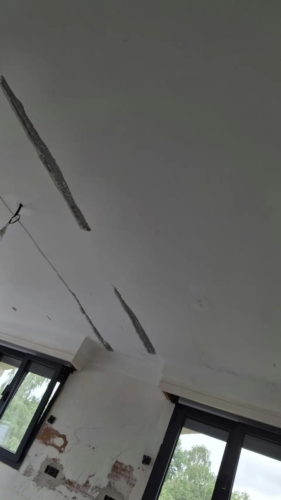 Avant travaux : fissures au plafond