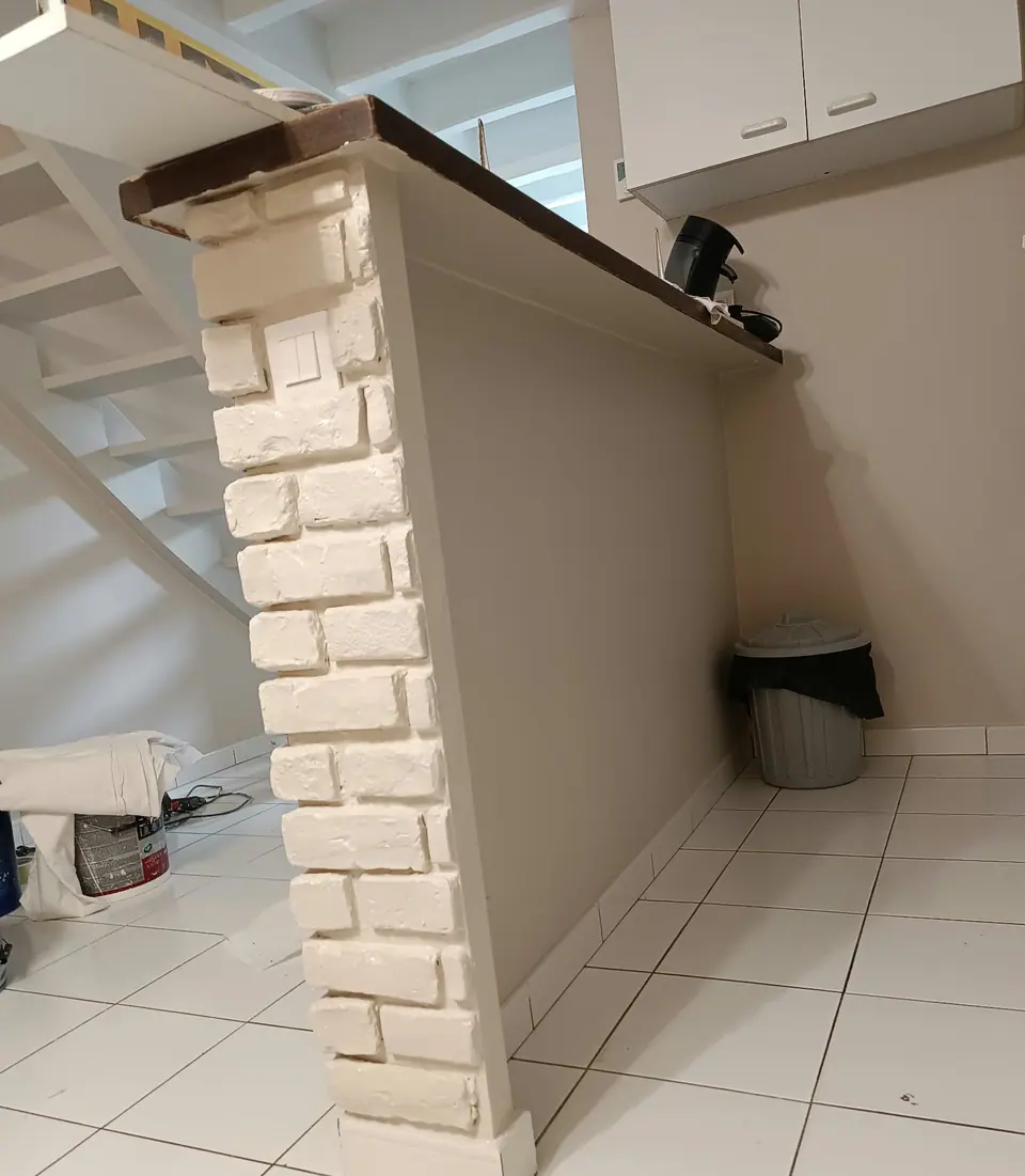 Muret de briquettes et plan de travail