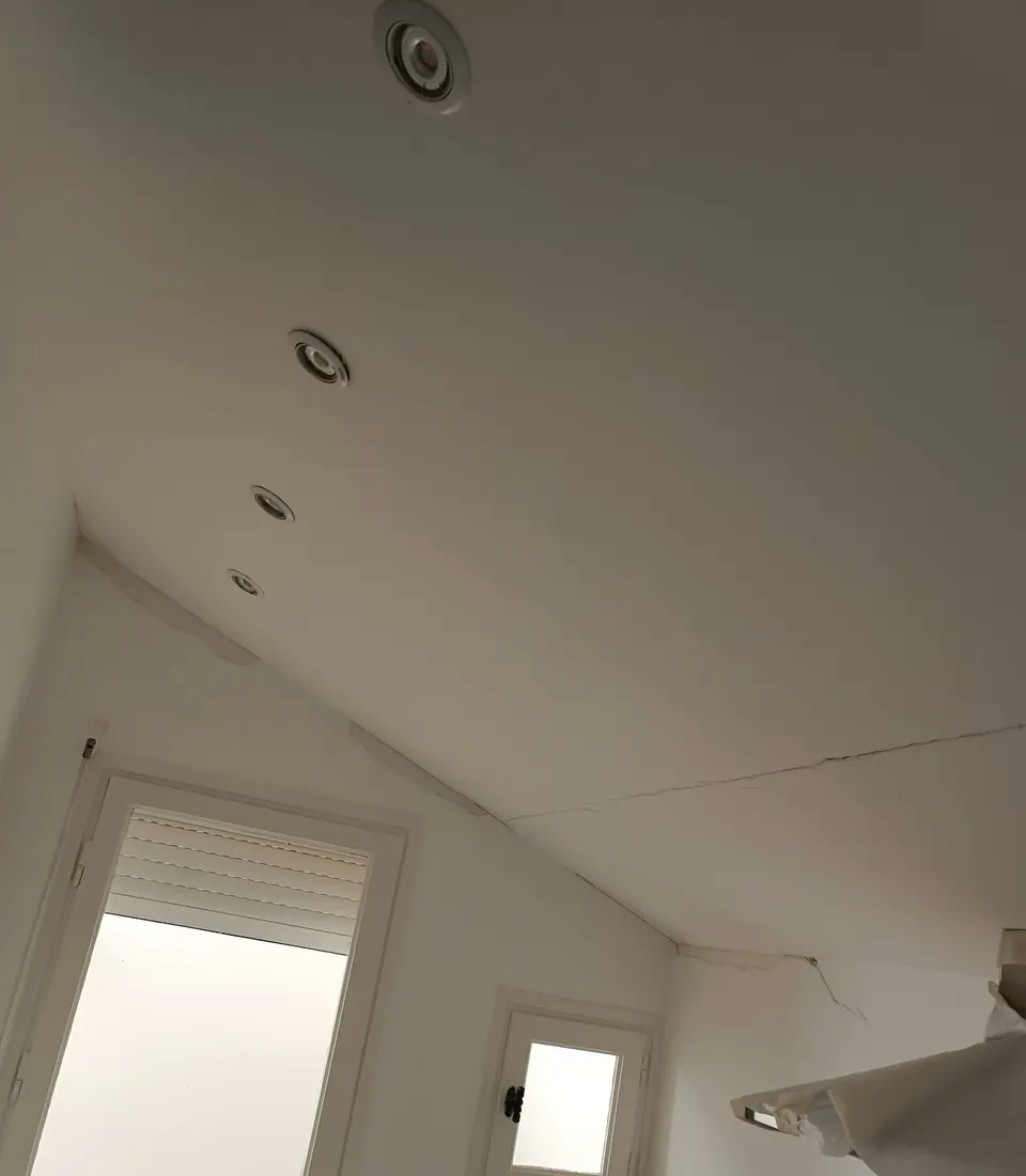 Plafond rebouché, prêt à peindre