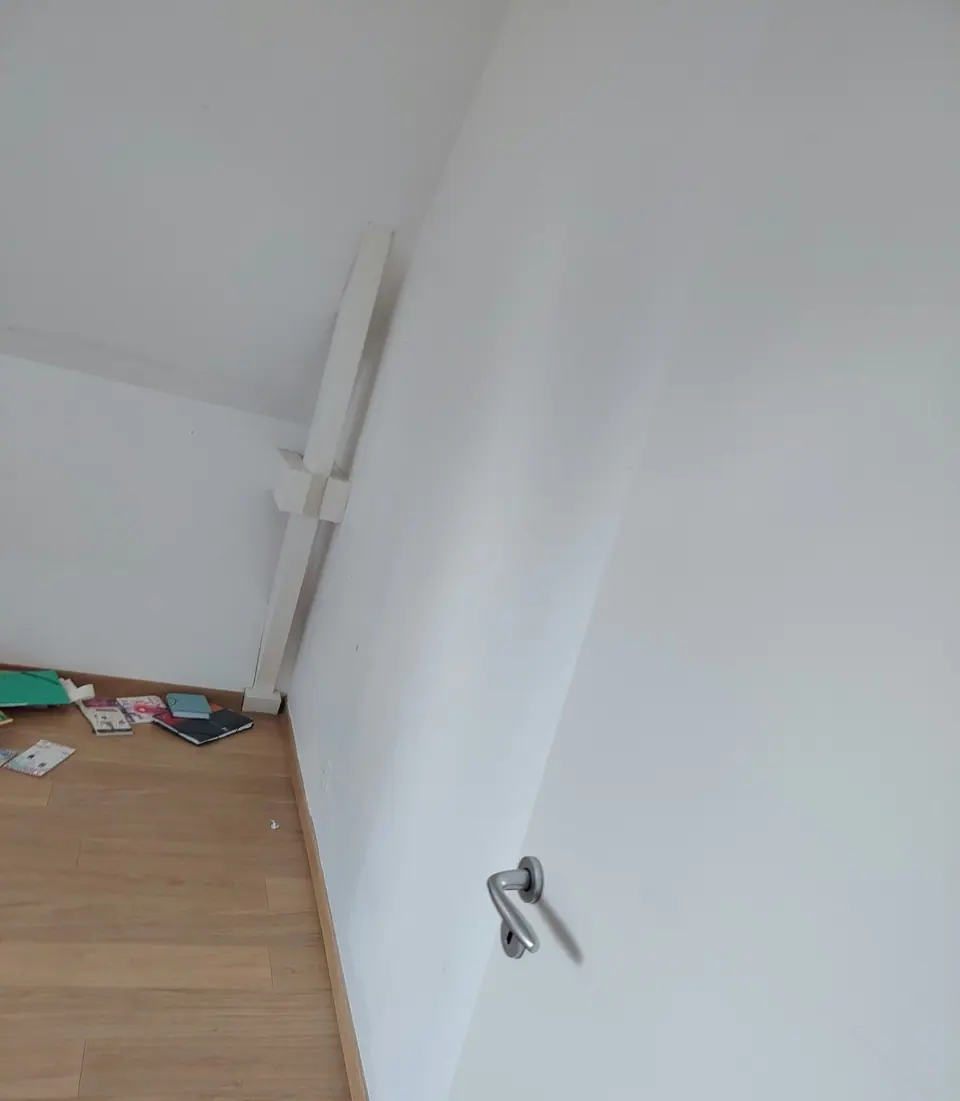 Chambre repeinte en blanc