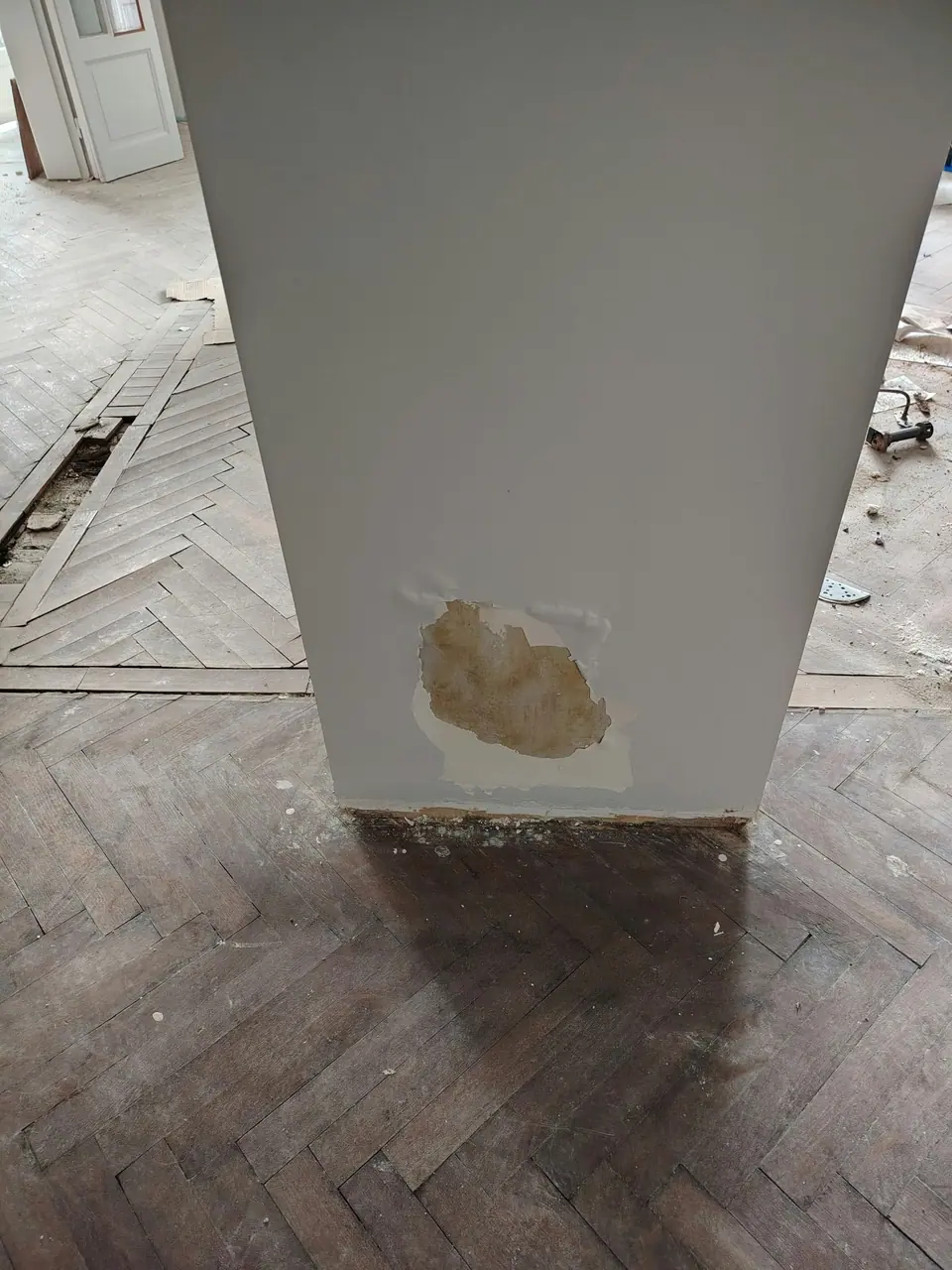 Avant travaux : reprise d'enduit sur un angle