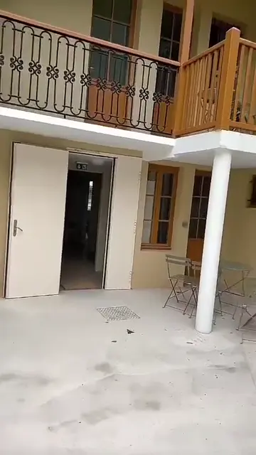 Vidéo : Résidence : couloirs et cour intérieure