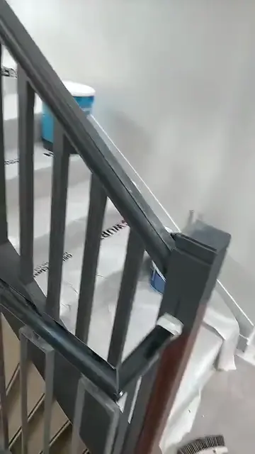 Vidéo : Cage d'escalier repeinte