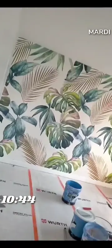 Vidéo : Pose d'un papier peint feuillage tropical